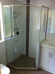 semi-frameless screen, nib wall between vanity unit