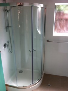 round shower screen
