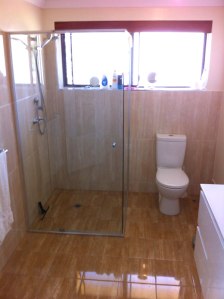 C-Bch---semi-framless-showe